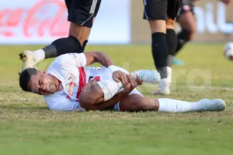 تعليمات جديدة من الحكام.. حوار قصير بين عبدالواحد السيد وقمر الدولة في لقاء الزمالك وبتروجيت (فيديو)